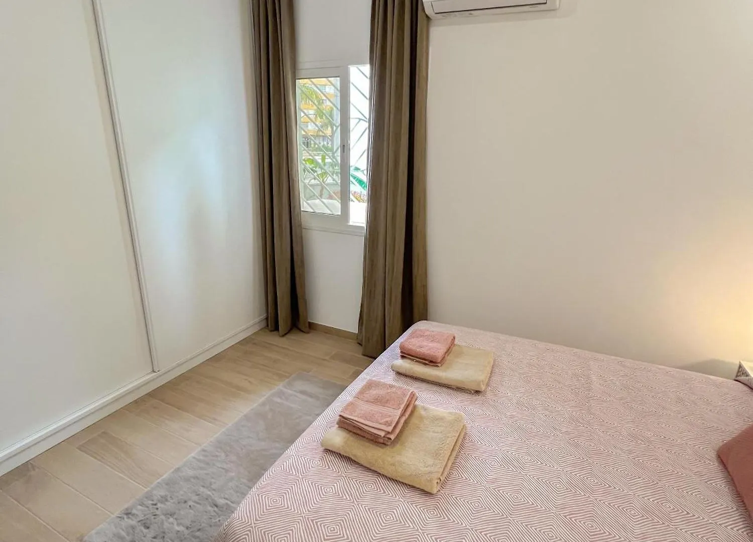 Bright & Modern Family Apartment Carihuela1 Torremolinos