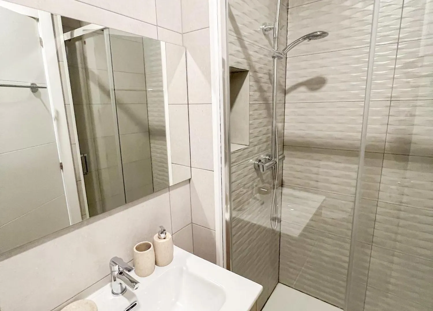 Bright & Modern Family Apartment Carihuela1 Torremolinos